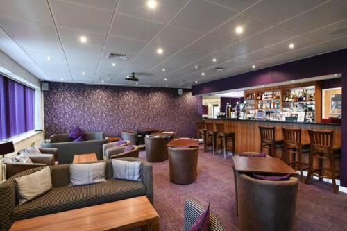 Lancaster Hotel Uxbridge Exterior foto